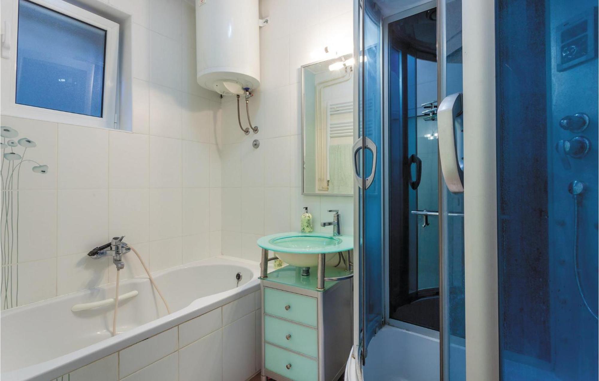 Amazing Home In Podstrana With Kitchen Zewnętrze zdjęcie