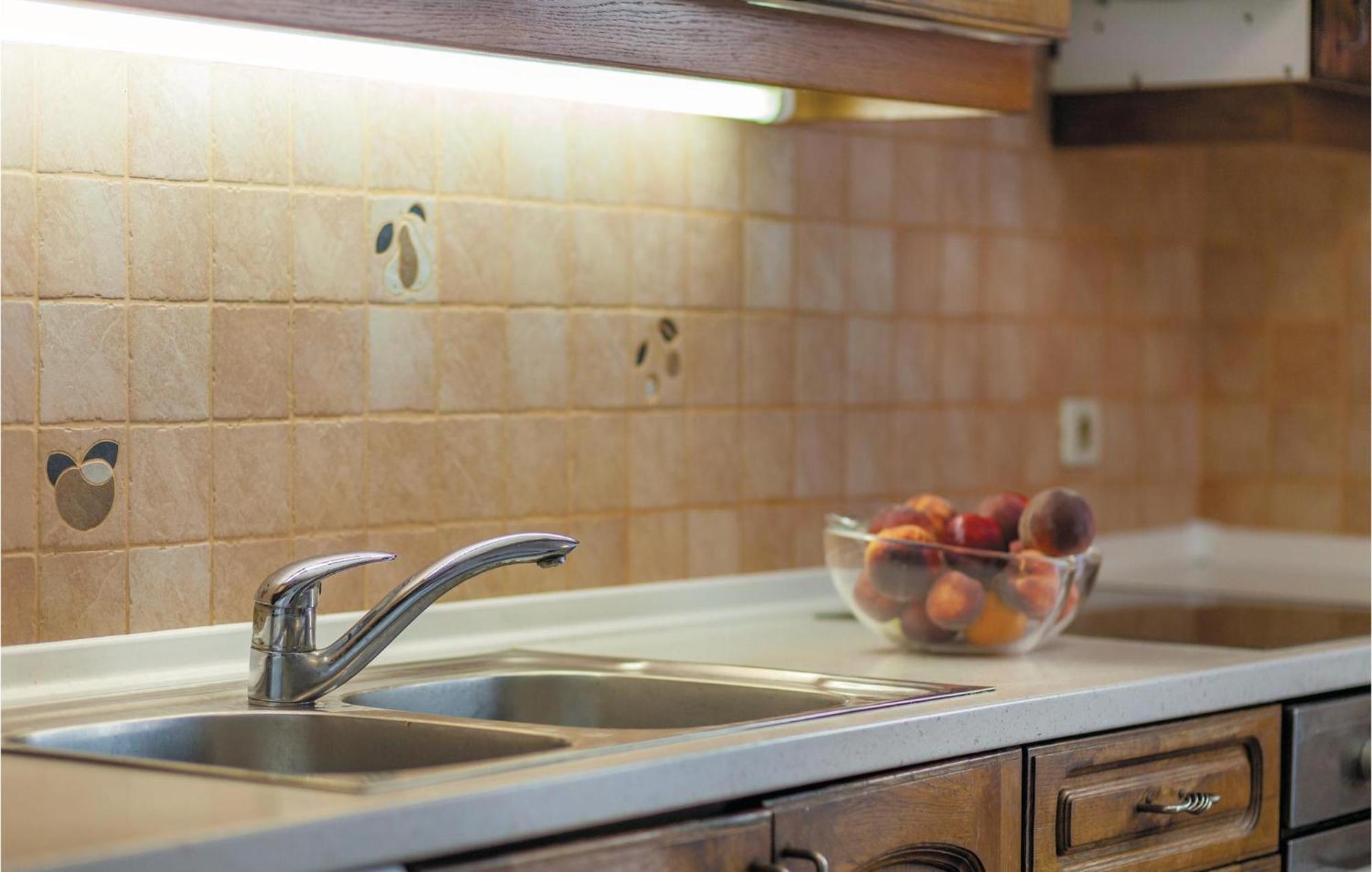 Amazing Home In Podstrana With Kitchen Zewnętrze zdjęcie