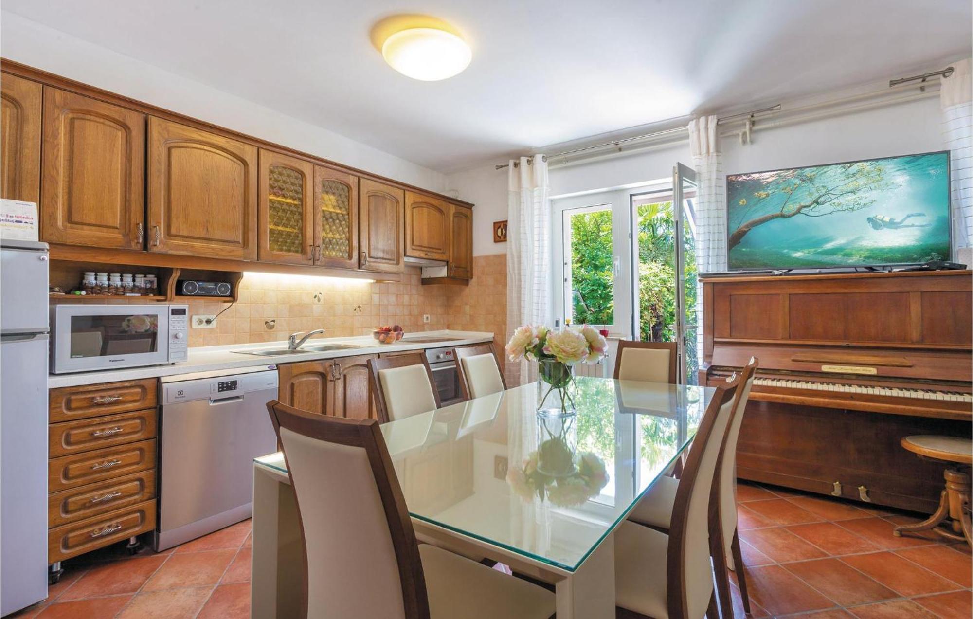Amazing Home In Podstrana With Kitchen Zewnętrze zdjęcie