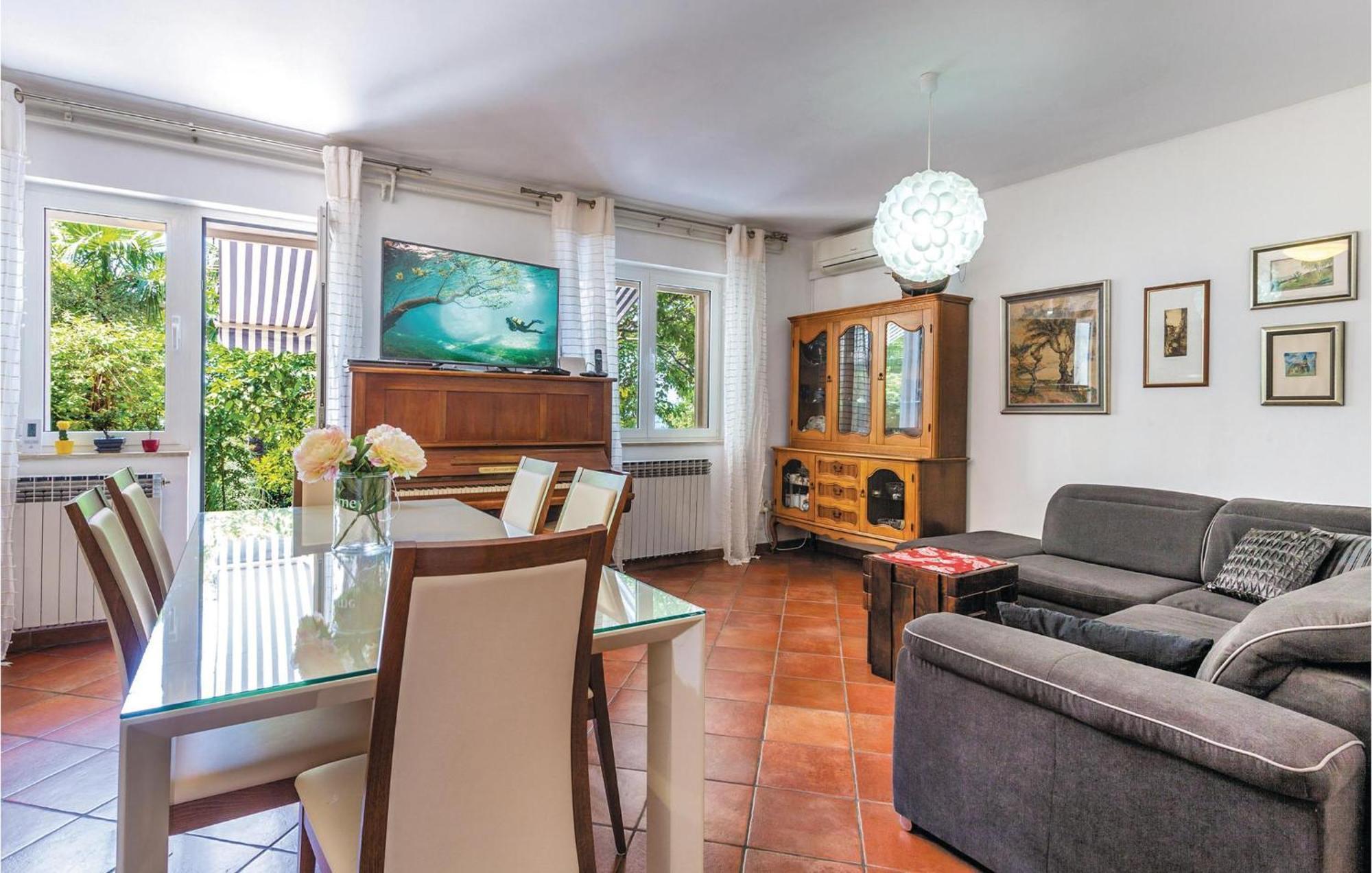 Amazing Home In Podstrana With Kitchen Zewnętrze zdjęcie