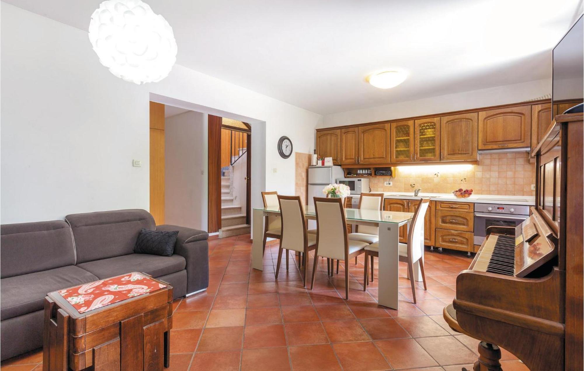 Amazing Home In Podstrana With Kitchen Zewnętrze zdjęcie